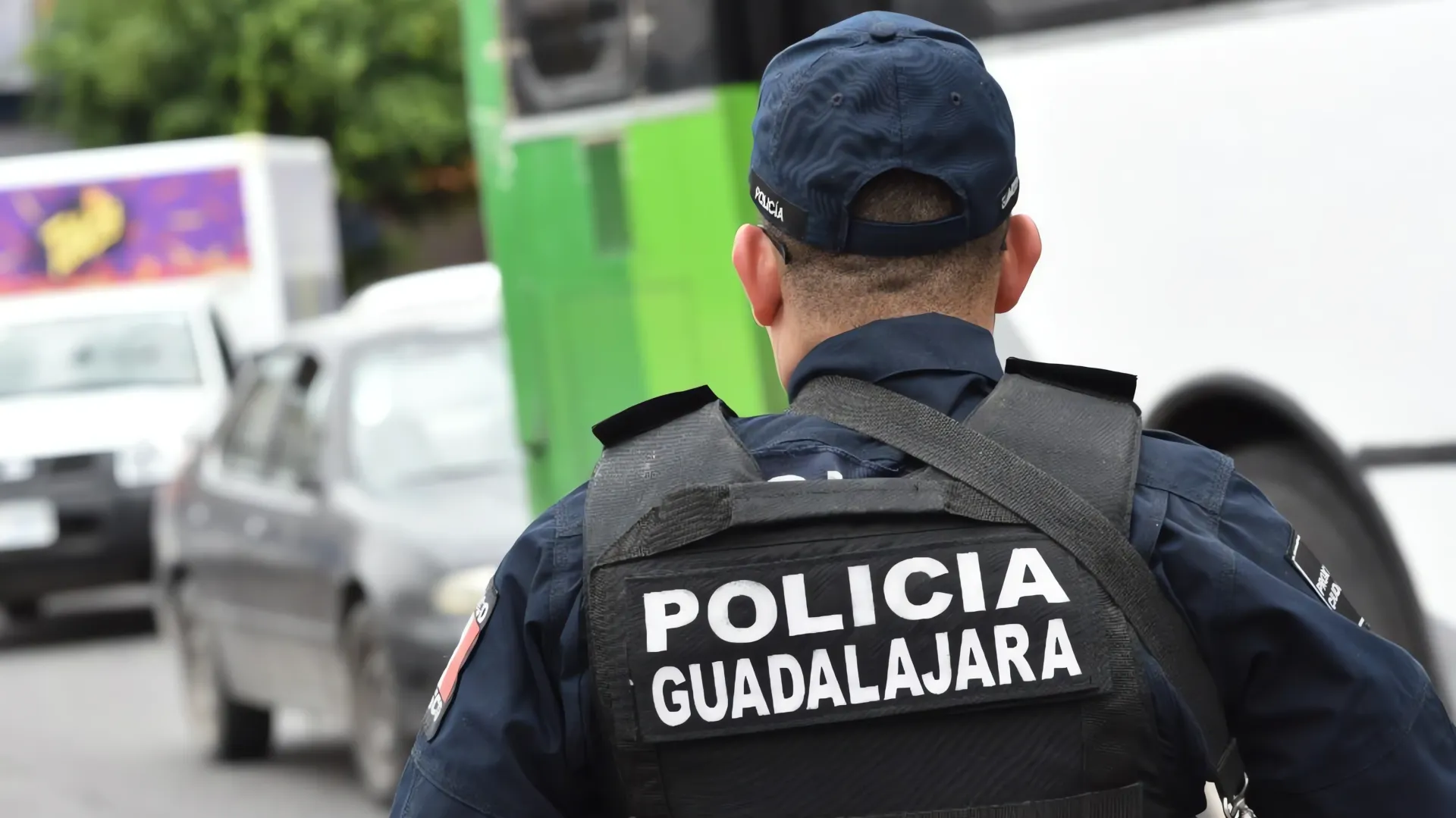 ¡Escándalo en el Hospital Civil! Enfermero detenido tras pelea con policías