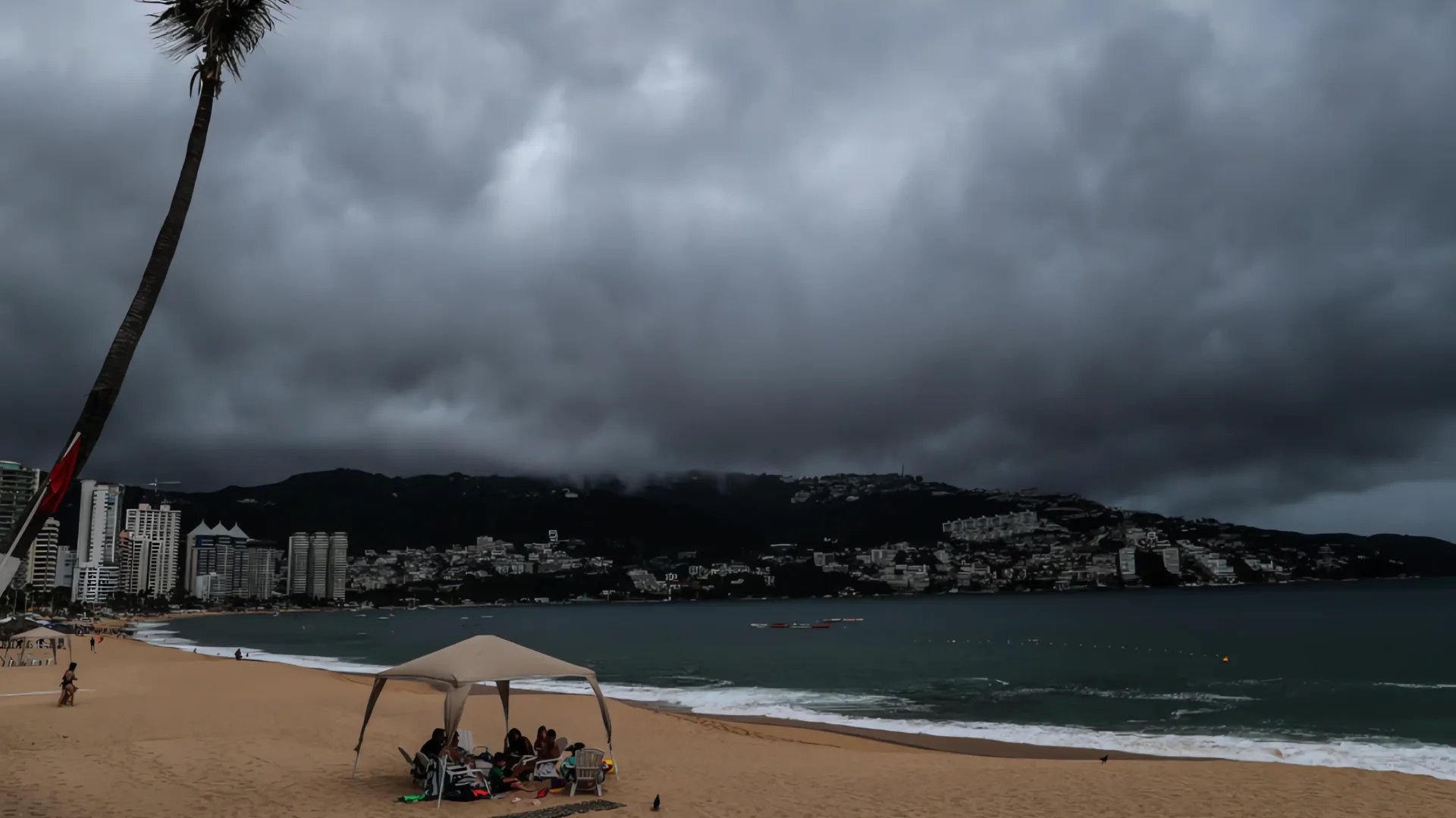 Acapulco: Huracán 'John' afecta brutalmente hotel 'Las Brisas'