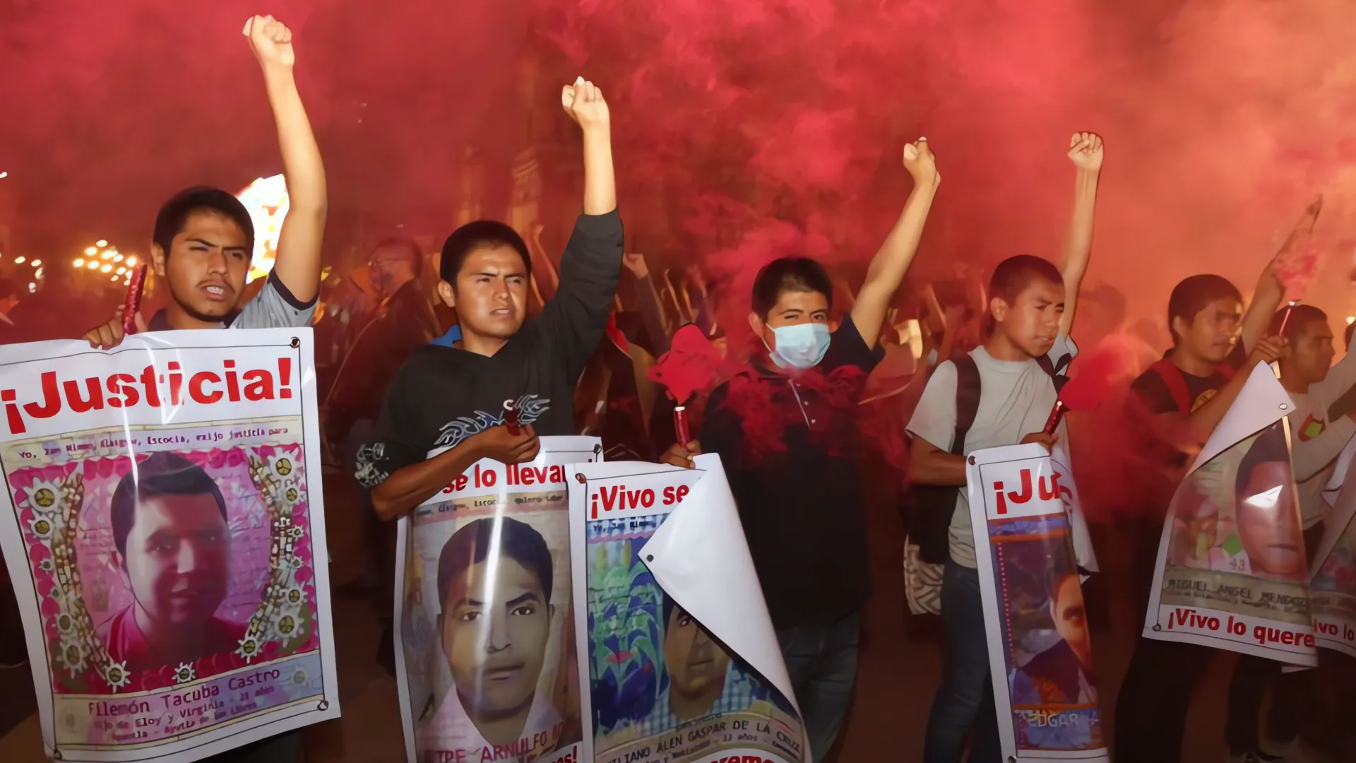 10 años de dolor: Marcha por Ayotzinapa en la CDMX