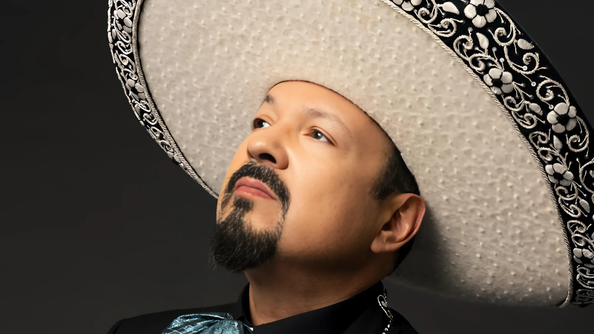 Pepe Aguilar se presenta en la gala de los Latin Billboard 2024