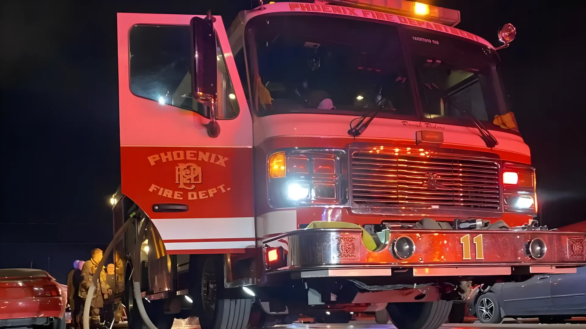 Rescate heroico en Phoenix: Fuego consume negocio con animales