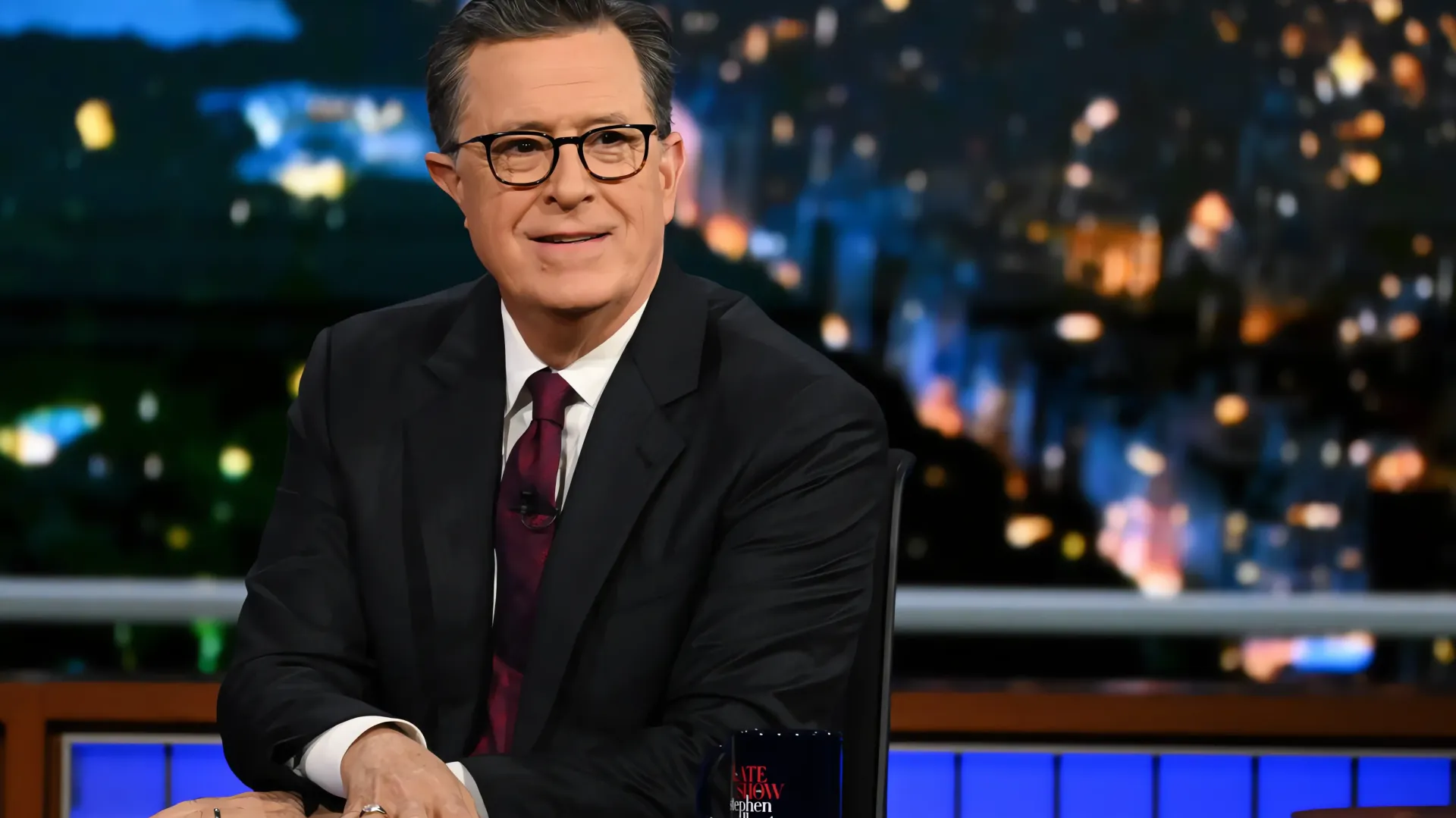 Stephen Colbert: Debate entre Vance y Walz, un "sabor distinto de aburrido"