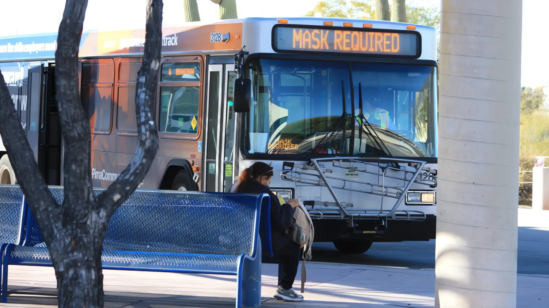 Arizona endurece leyes para proteger a trabajadores del transporte público