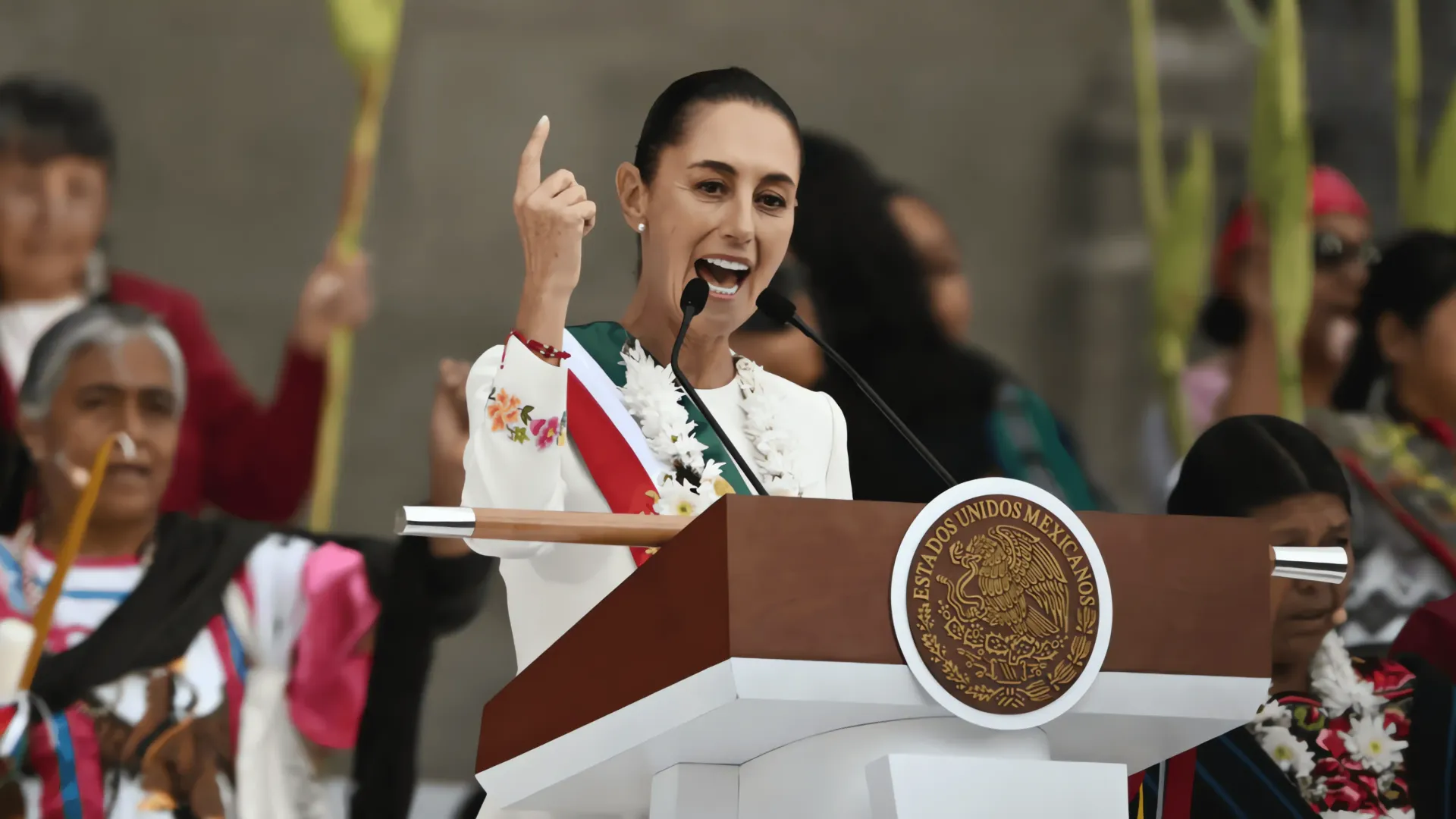 Kamala Harris felicita a Sheinbaum tras su histórica investidura como presidenta de México