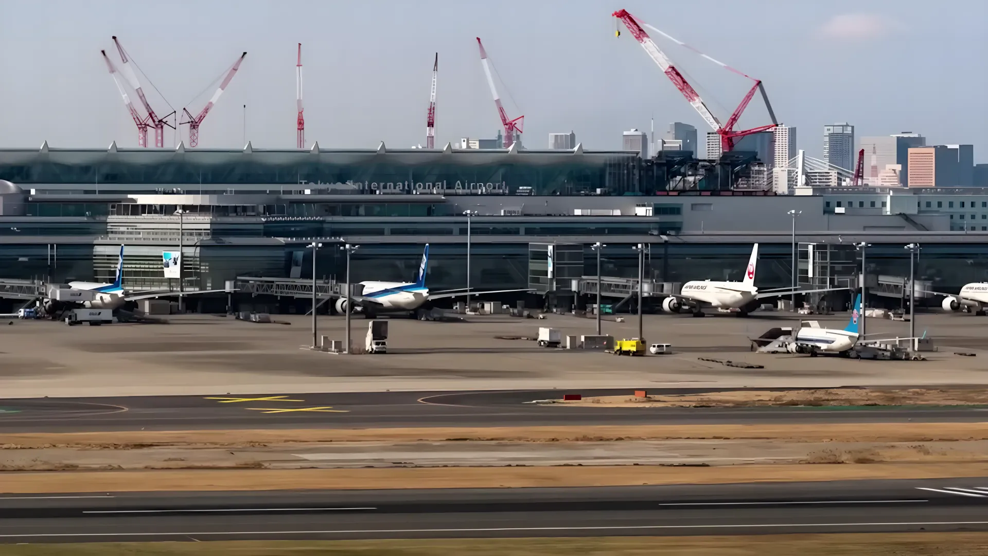 Explosión en aeropuerto japonés: ¿Restos de la Guerra?