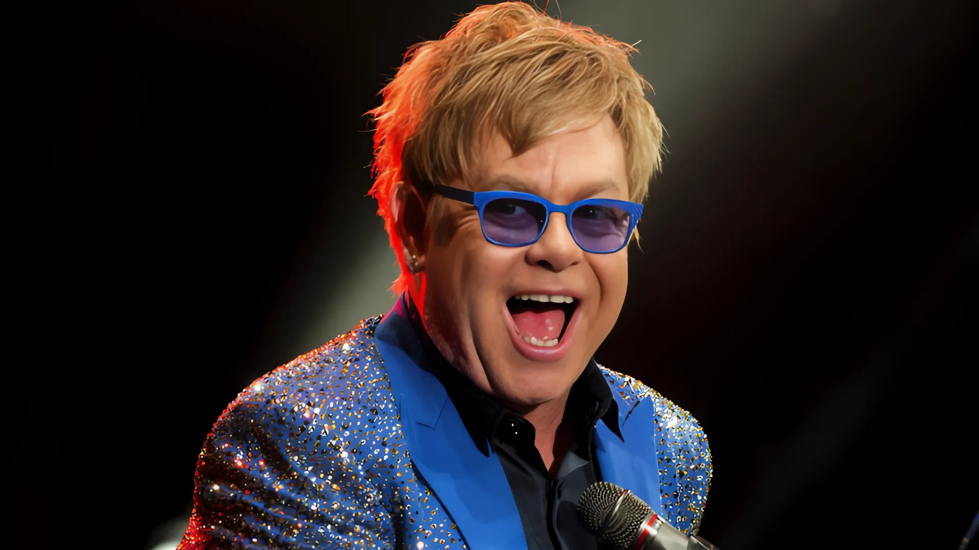 Elton John: A pesar de las cirugías, sigue luchando por su familia