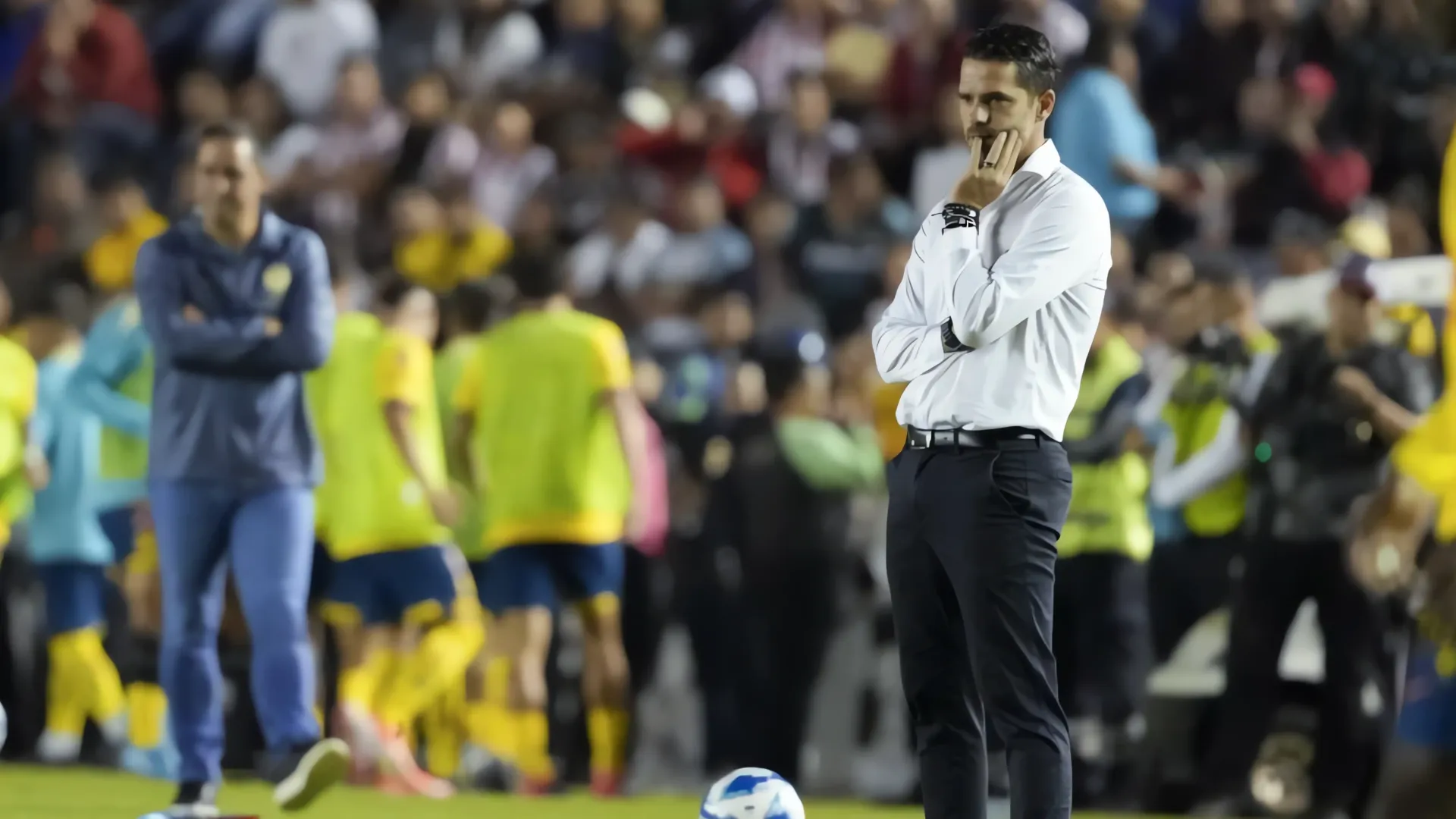 ¿Gago se va de Chivas? El futuro del técnico en juego ante Atlas