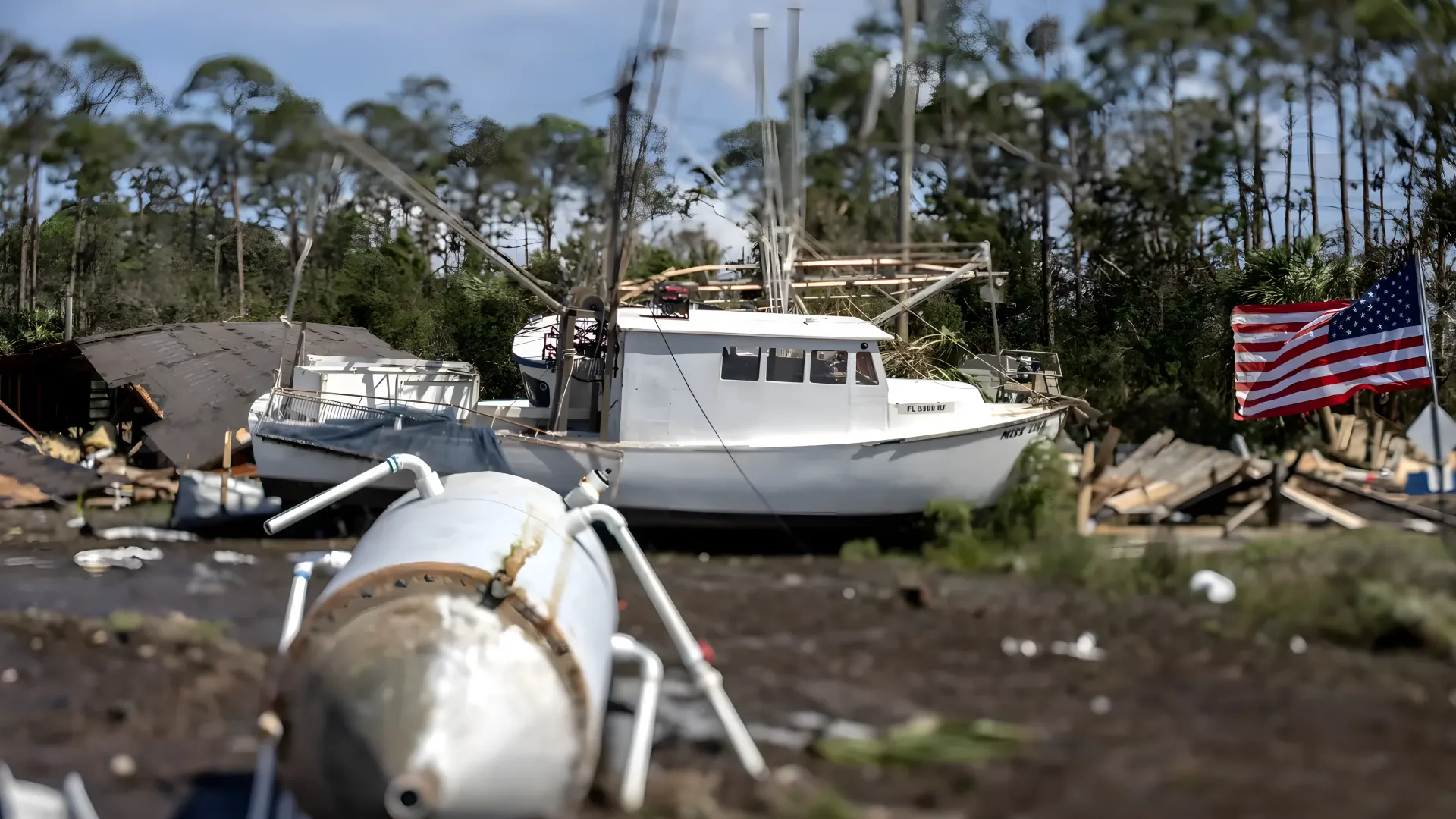 Helene deja huella imborrable: Toneladas de arena sepultan comunidades costeras de Florida