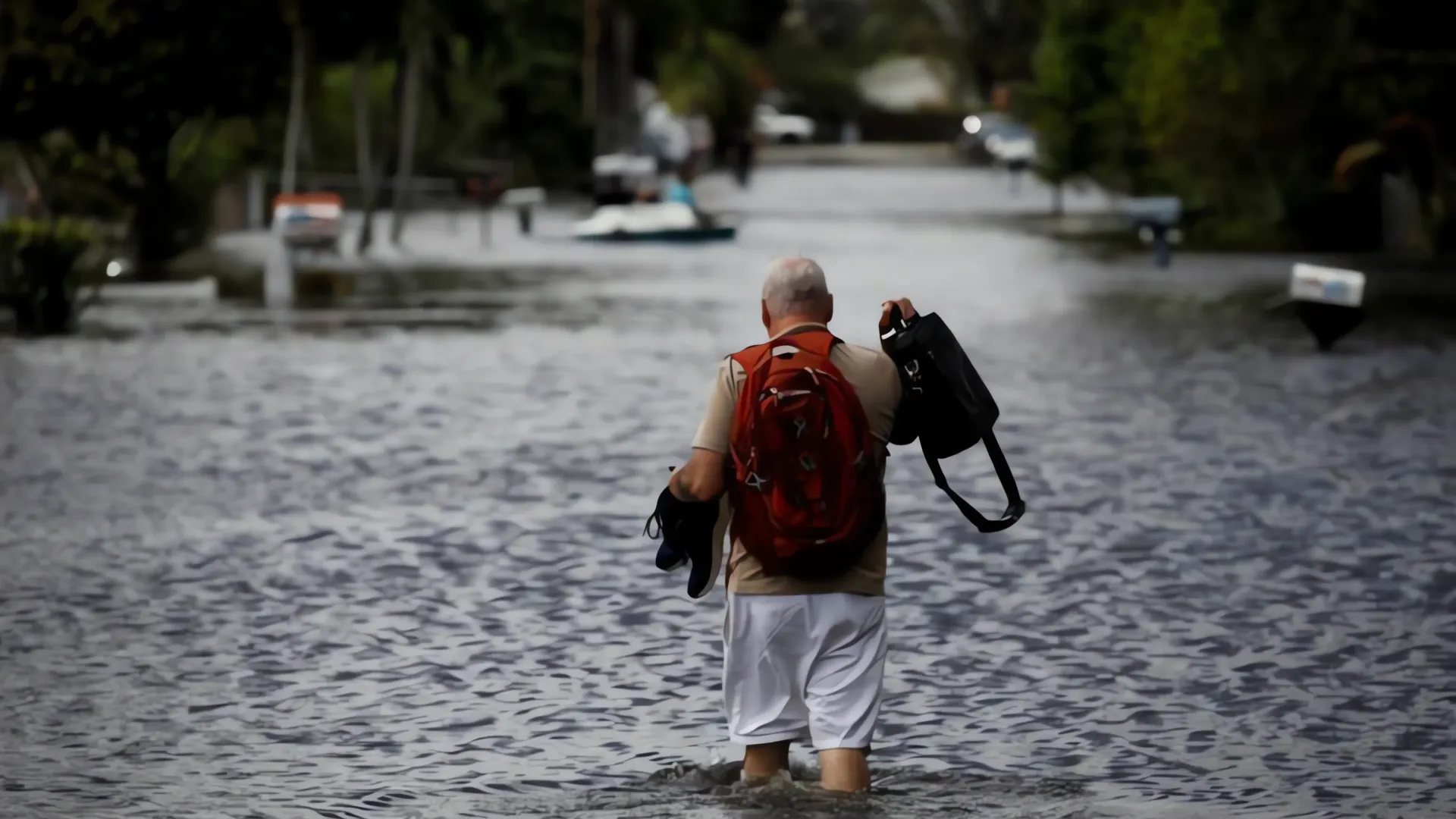 Tormenta tropical ' Milton' amenaza a México con lluvias torrenciales y oleaje alto