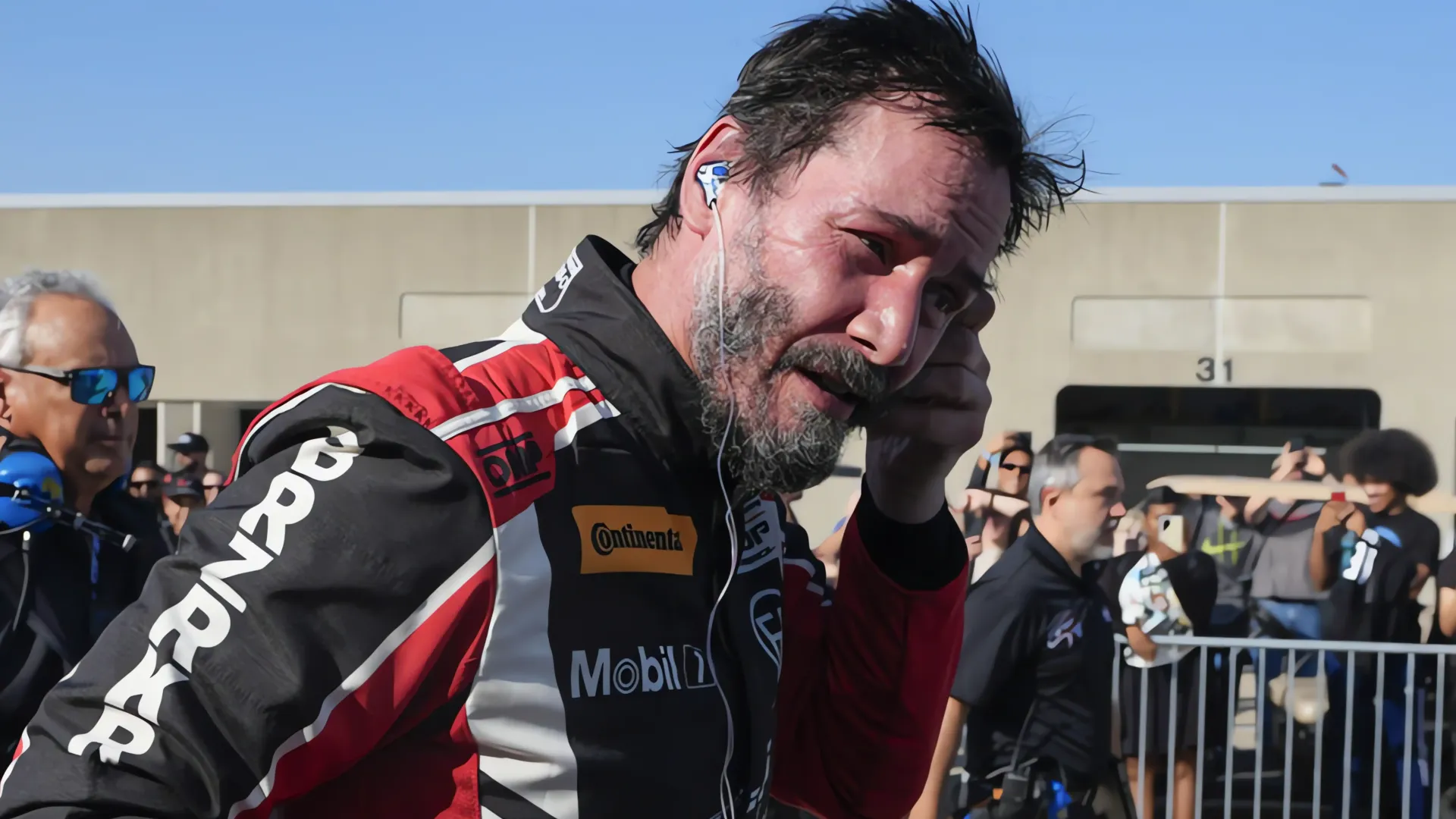 Keanu Reeves: De Hollywood a las Pistas de Carrera en el Indy 8 Hour