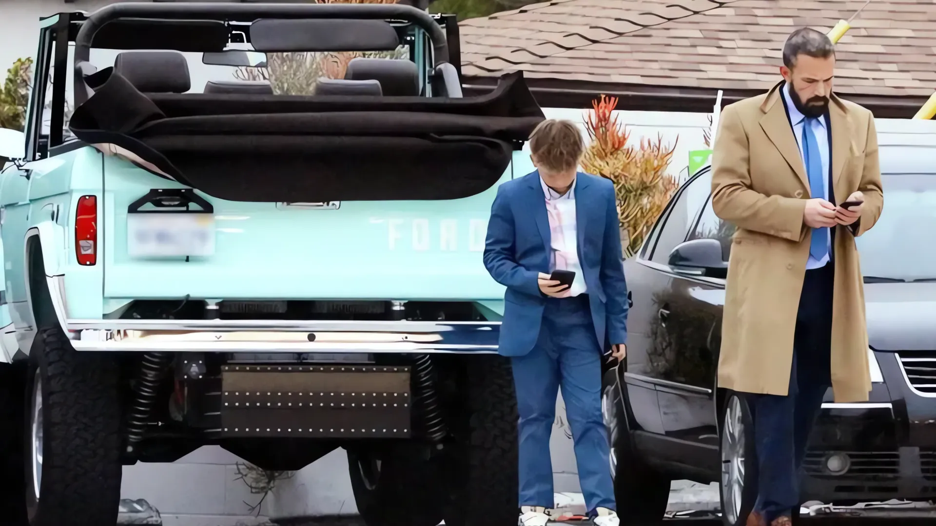 Ben Affleck y su hijo quedaron varados en un Ford Bronco azul Tiffany