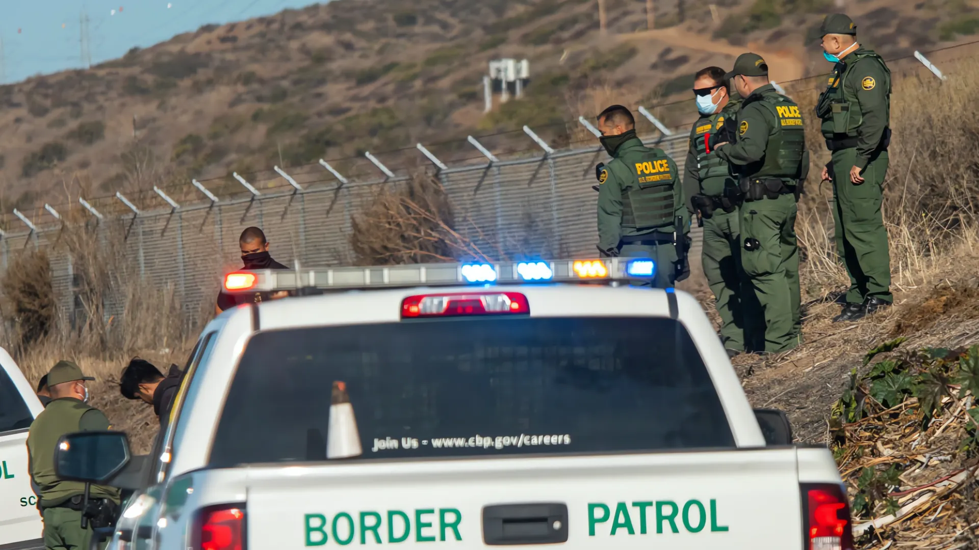 Patrulla fronteriza desmantela grupo de migrantes en Nogales