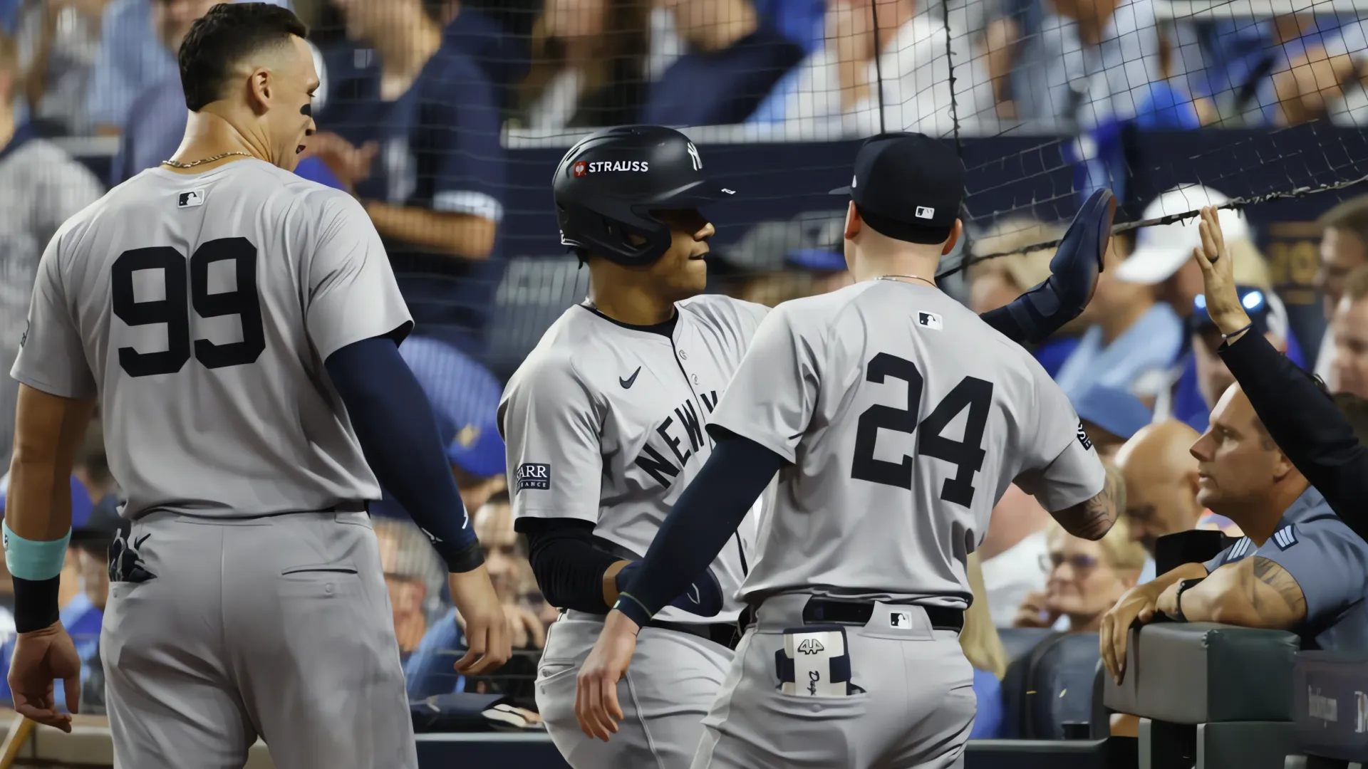 Stanton impulsa a los Yanquis a la victoria en un emocionante juego de playoffs