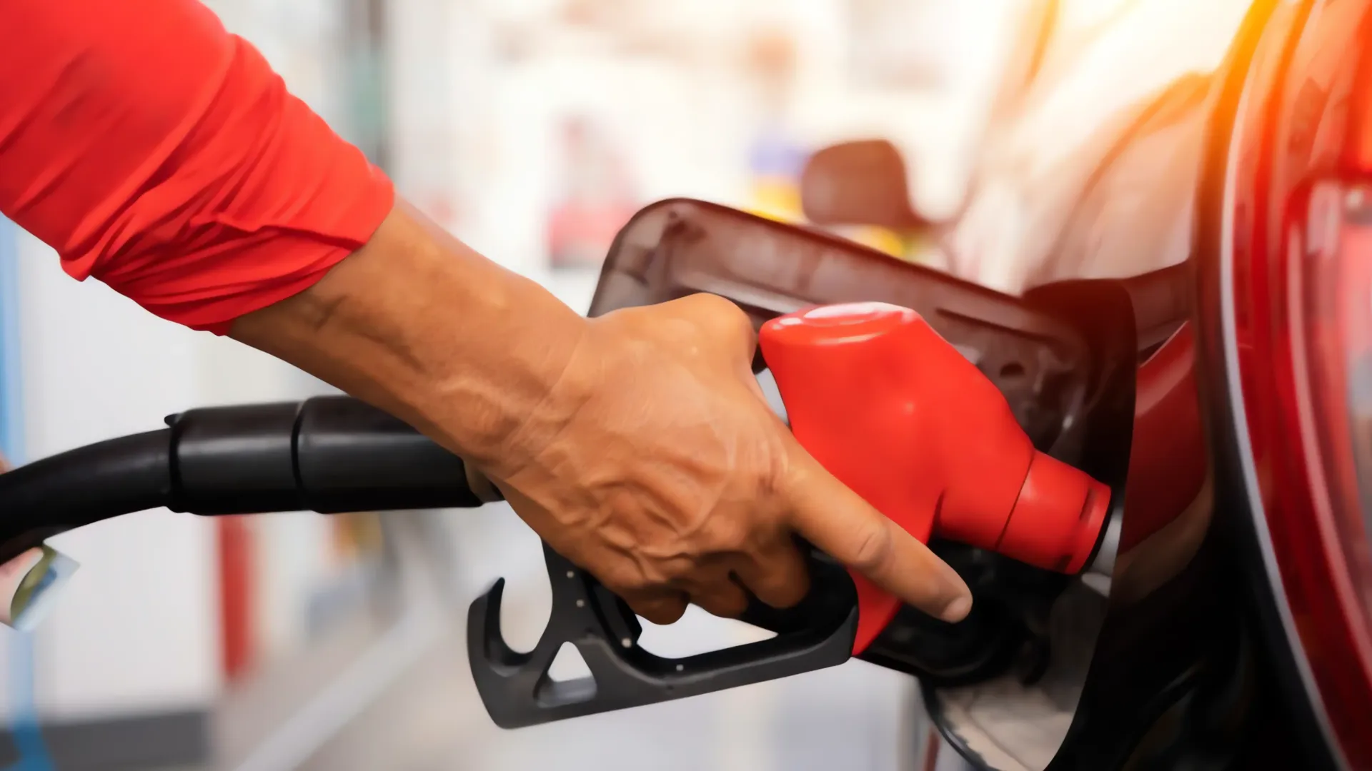 California a punto de subir el precio de la gasolina: ¡Prepárate para sentirlo en tu bolsillo!