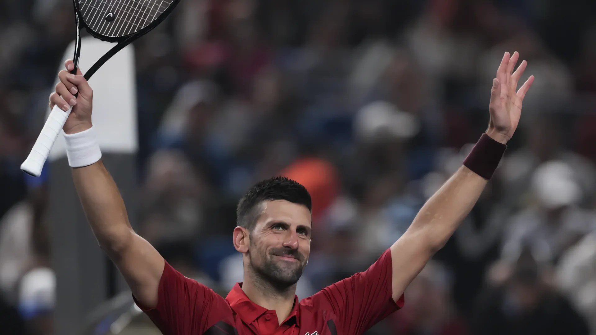 Djokovic sobrevive a un debut complicado y avanza a semifinales del Masters de Shanghai