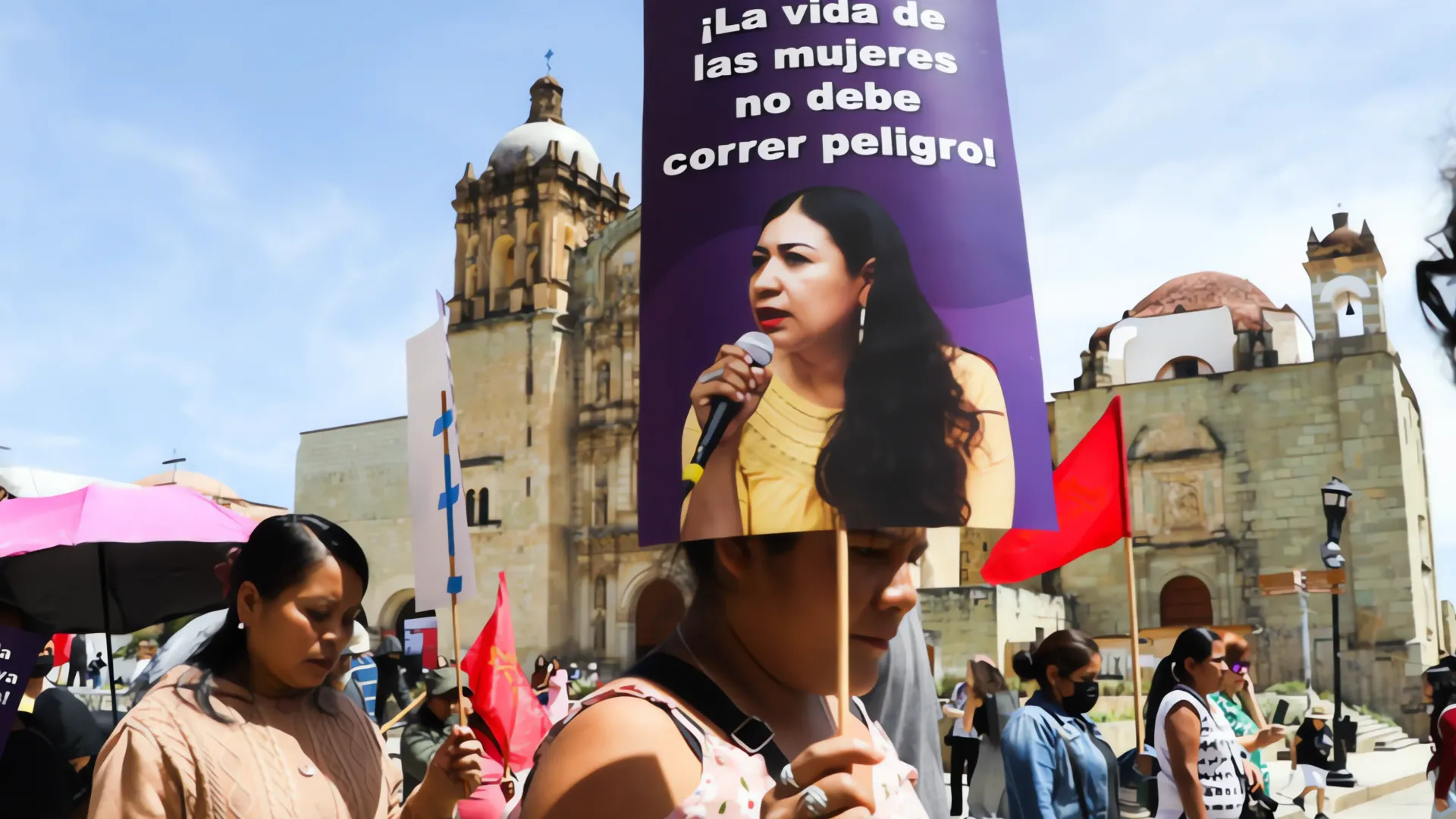 Marcha exige la aparición de Sandra Domínguez, activista indígena desaparecida en Oaxaca