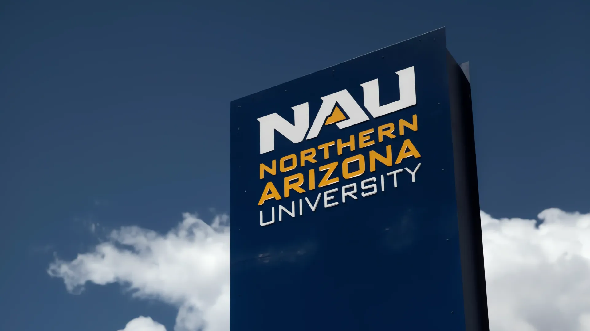 La Universidad del Norte de Arizona en crisis: Rabia, murciélagos y estudiantes desplazados