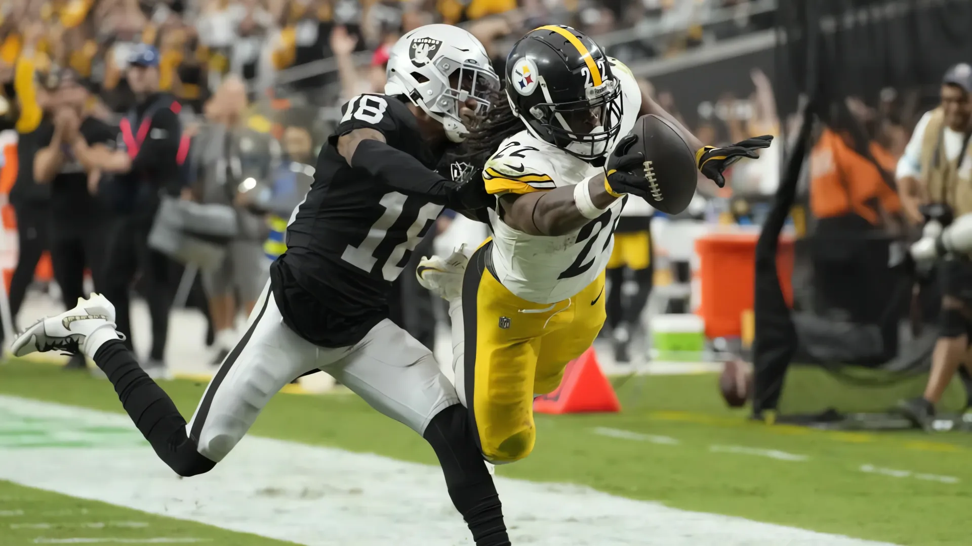 Los Steelers resucitan con un contundente triunfo: Harris y Fields lideran el ataque