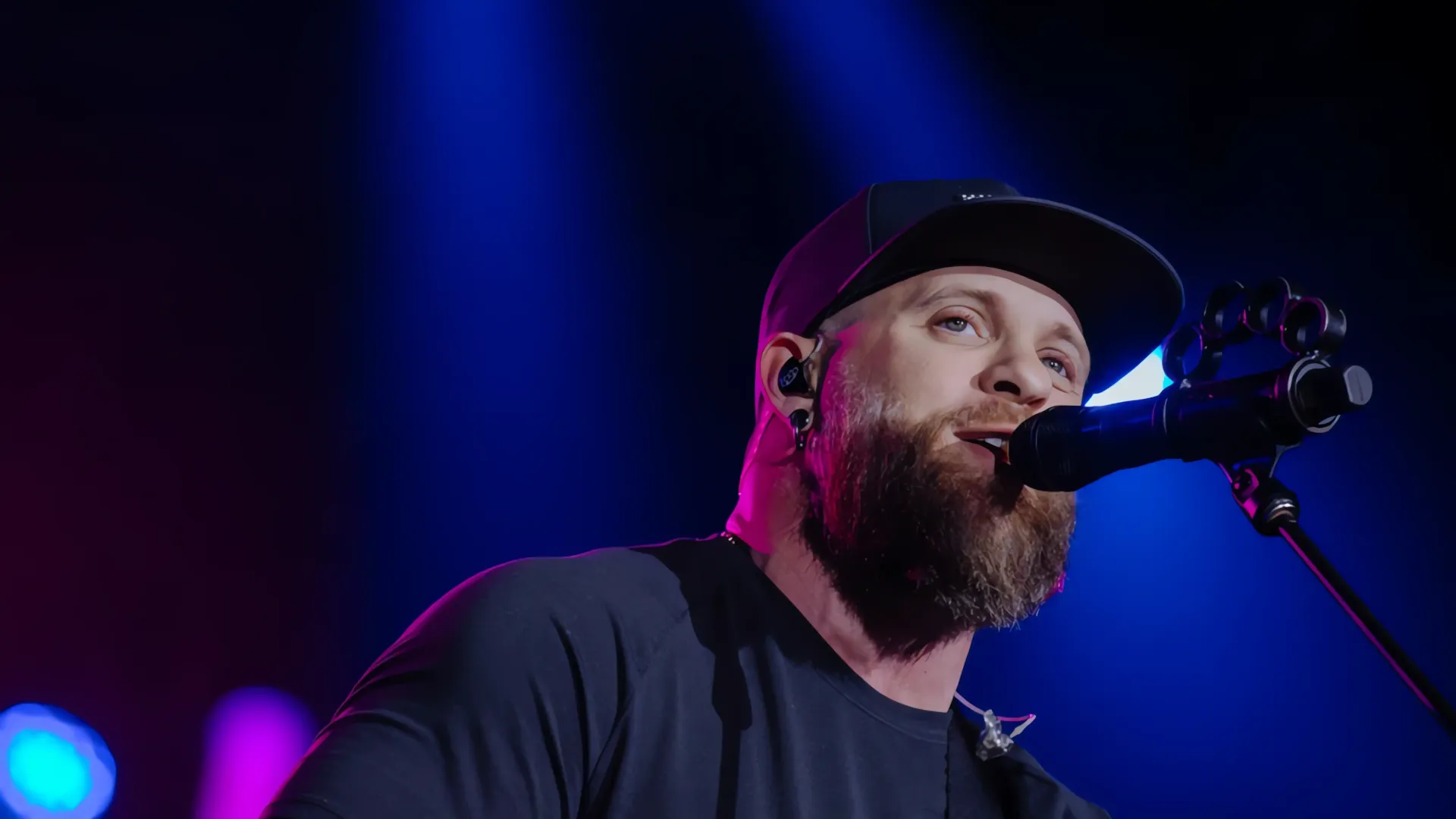 Brantley Gilbert: ¡Dejó su concierto para estar con su esposa en el parto!