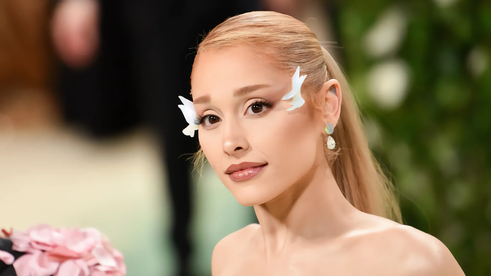 Ariana Grande: Un cuchillo en el corazón de la fama