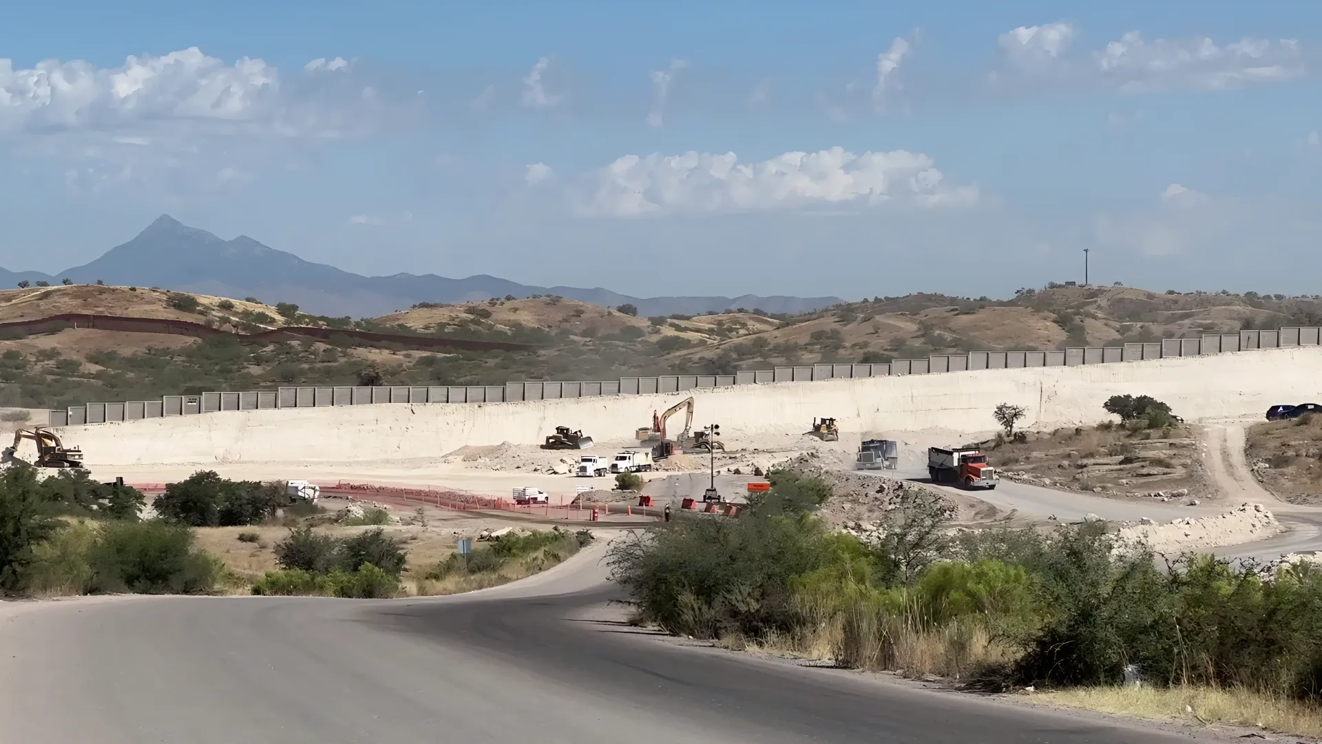 Continúan detonaciones en obras del tren en Nogales