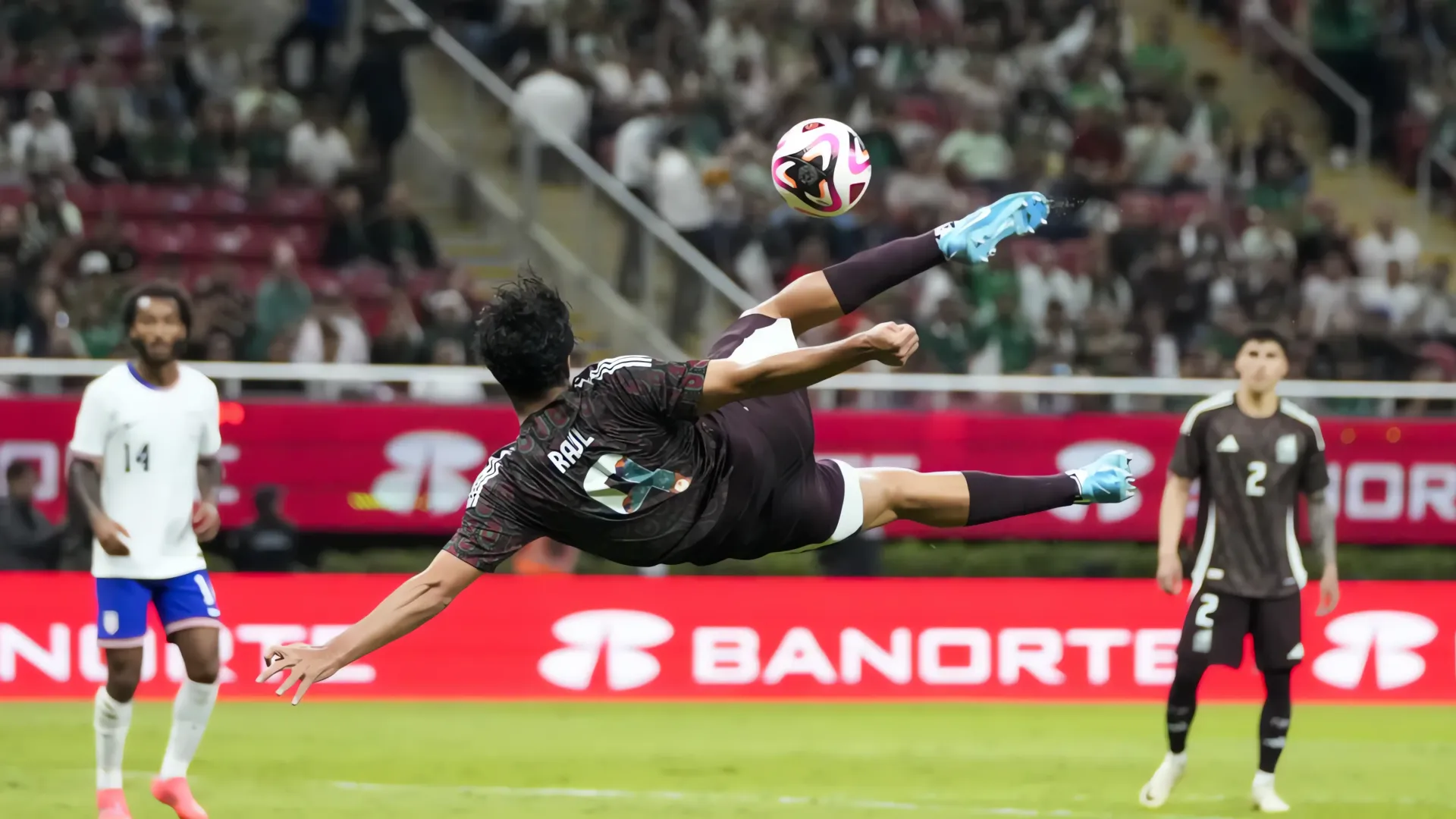 México Golea a Estados Unidos: Raúl Jiménez Brilla y Aguirre Define su Equipo