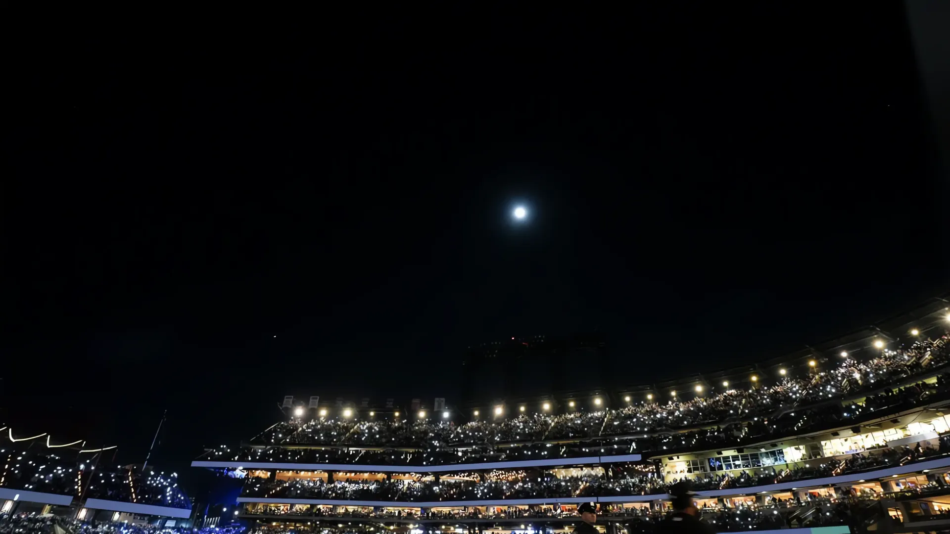 Citi Field: Un Show de Luces que Ilumina la Serie Divisional de los Mets