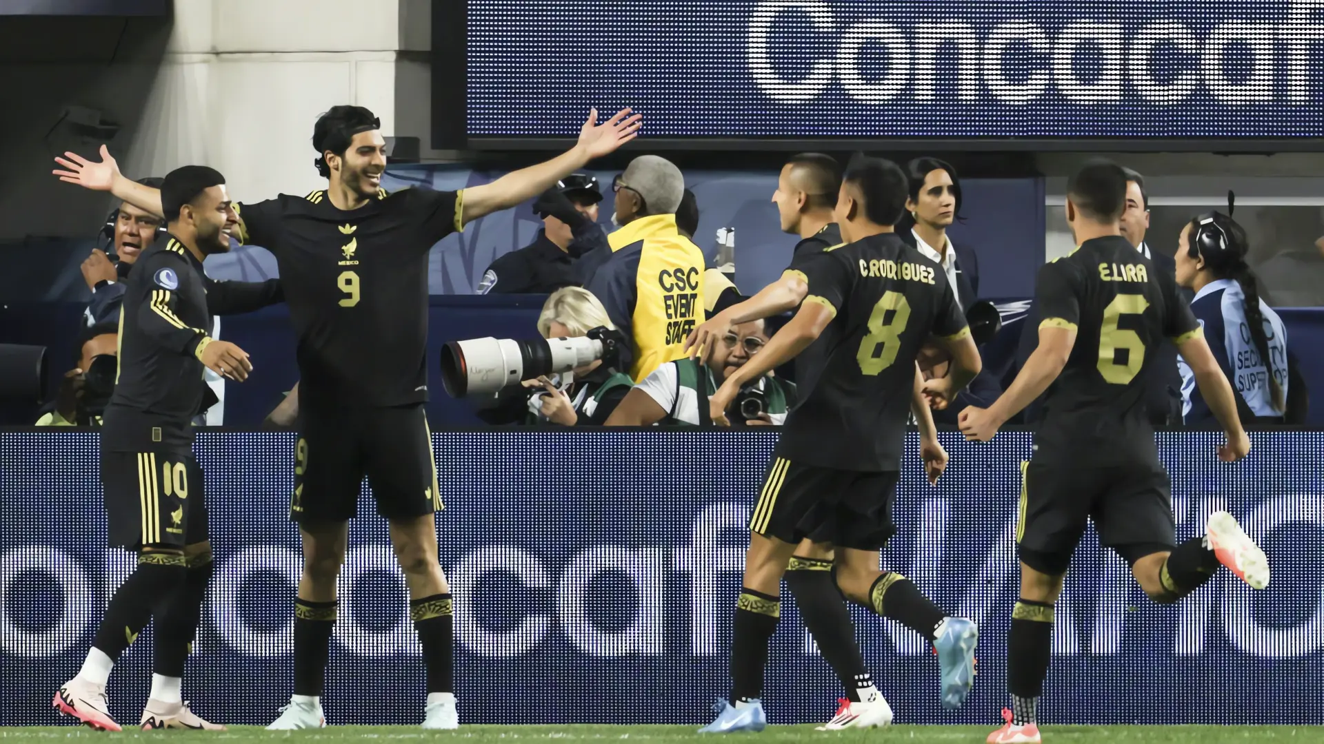 Jiménez guía a México a la final de la Nations League con doblete