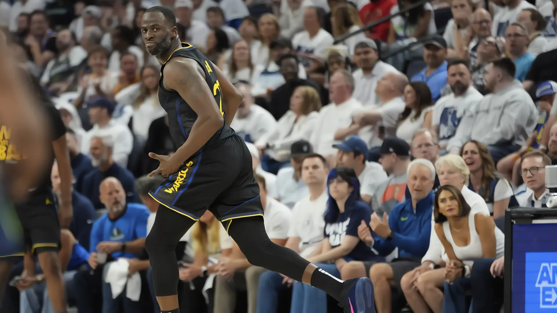 Warriors vencen a Timberwolves sin Curry; Playoffs NBA al rojo vivo
