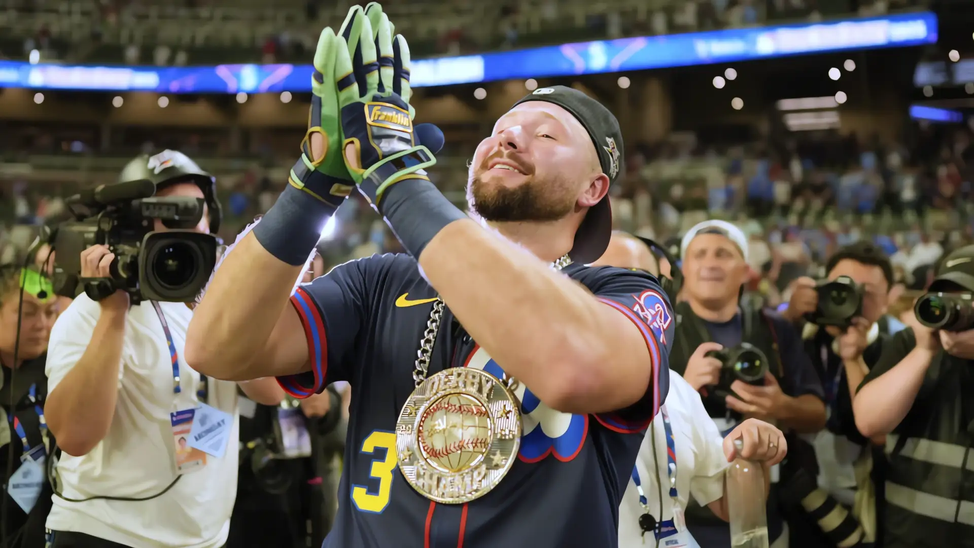 Cal Raleigh hace historia al ganar el derbi de jonrones como primer bateador ambidiestro