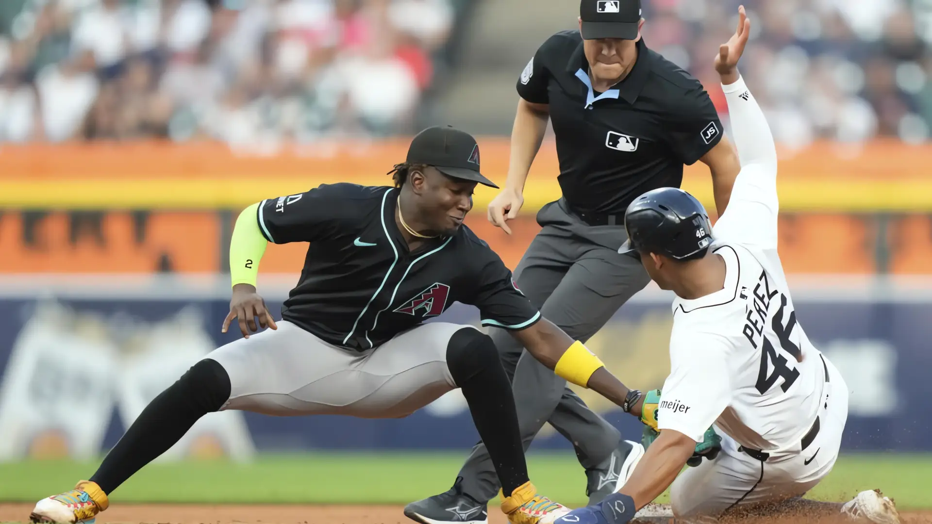 Tigres arrasan con ofensiva demoledora ante Diamondbacks