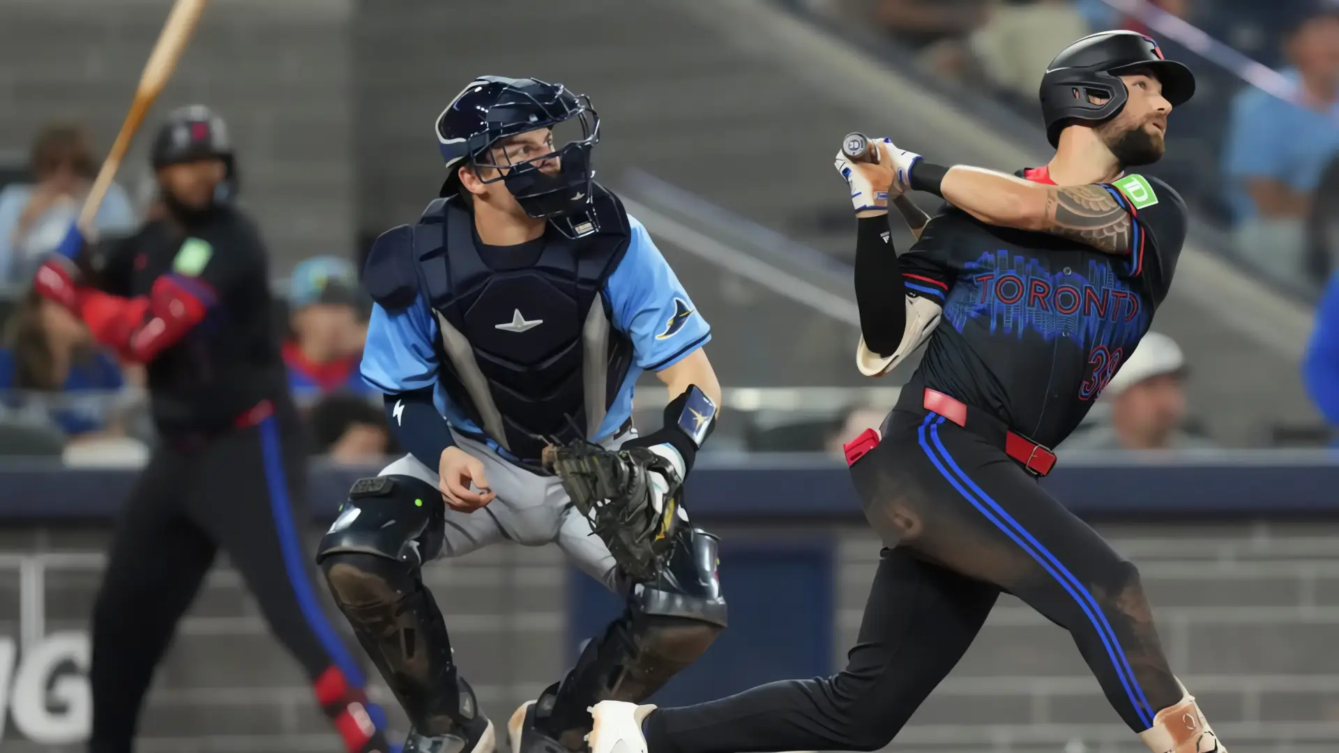 Azulejos aplastan a Rays con jonrón de Lukes y refuerzan liderato