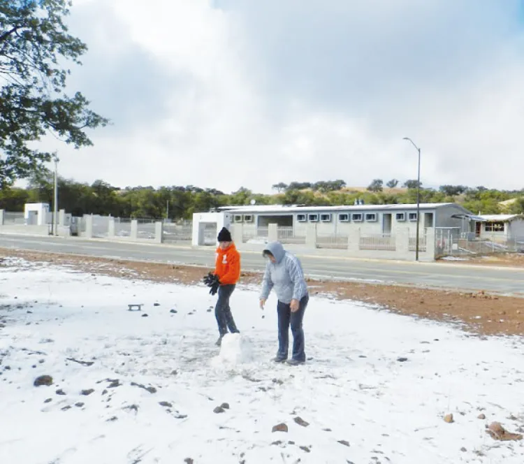 Lanzan alerta por  nevadas