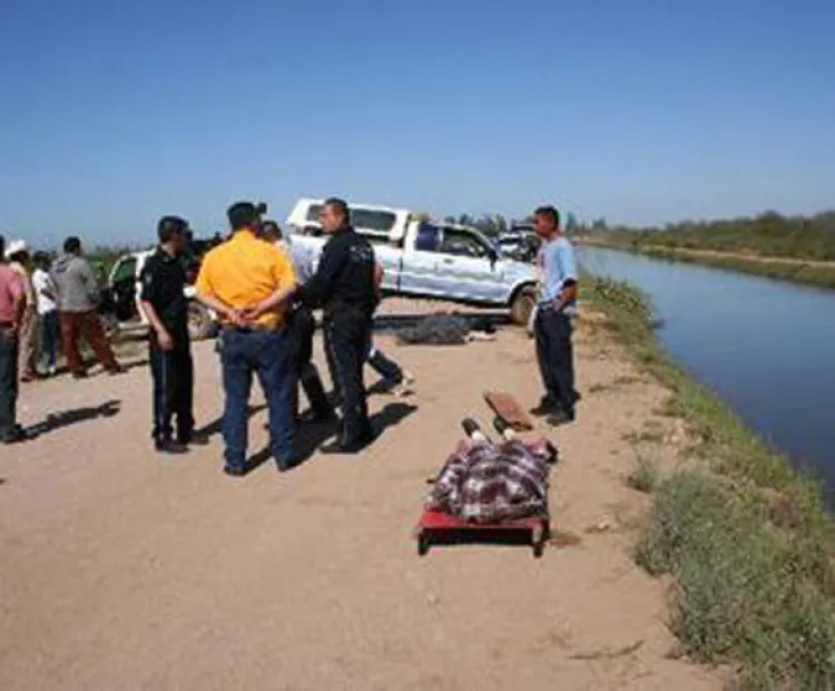 Rescatan  cadáver de  conductor que cayó a canal