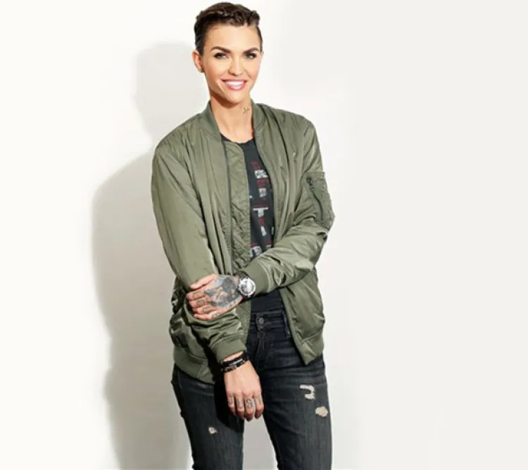 Ruby Rose, de uniforme carcelario a jeans de diseñado