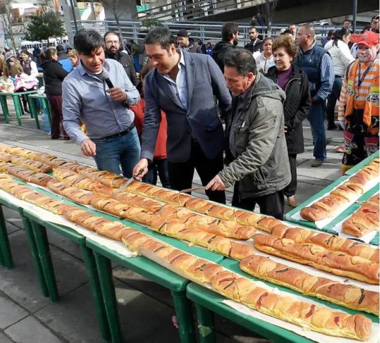 Nogalenses degustan rosca de Reyes