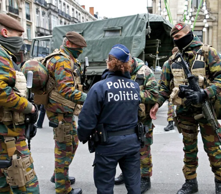 Encuentran huella de involucrado en atentado de París