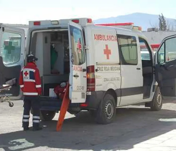 Resulta  niño herido  al chocar taxi  a motocicleta