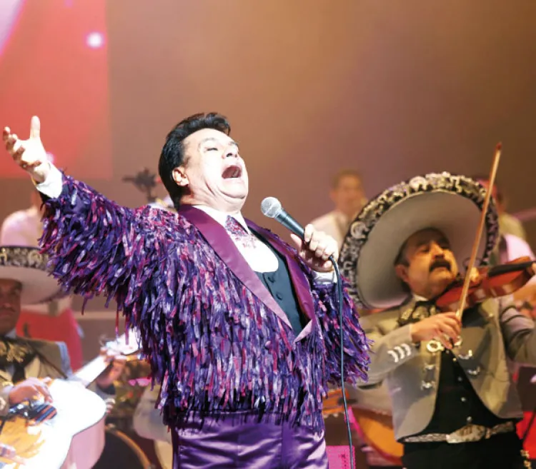 Juan Gabriel recibirá medalla Agustín Lara