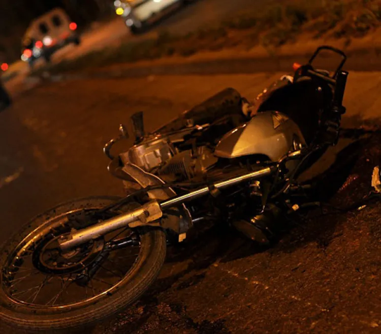 Fallece hombre al chocar motocicleta