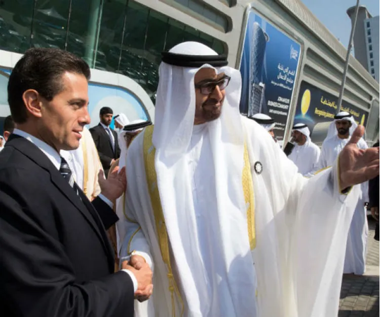 Príncipe árabe rompe protocolo con Peña Nieto