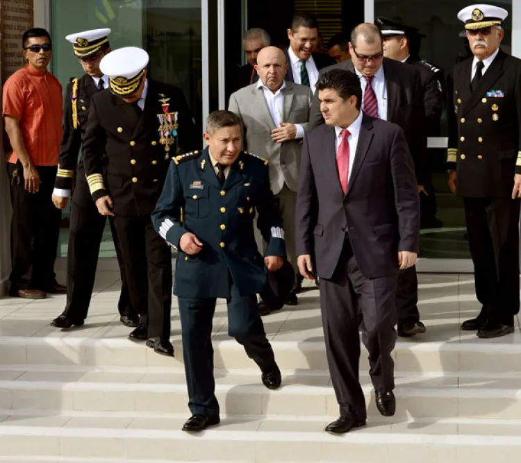 Es Anselmo Díaz Cid  Comandante de la  Cuarta Región Naval