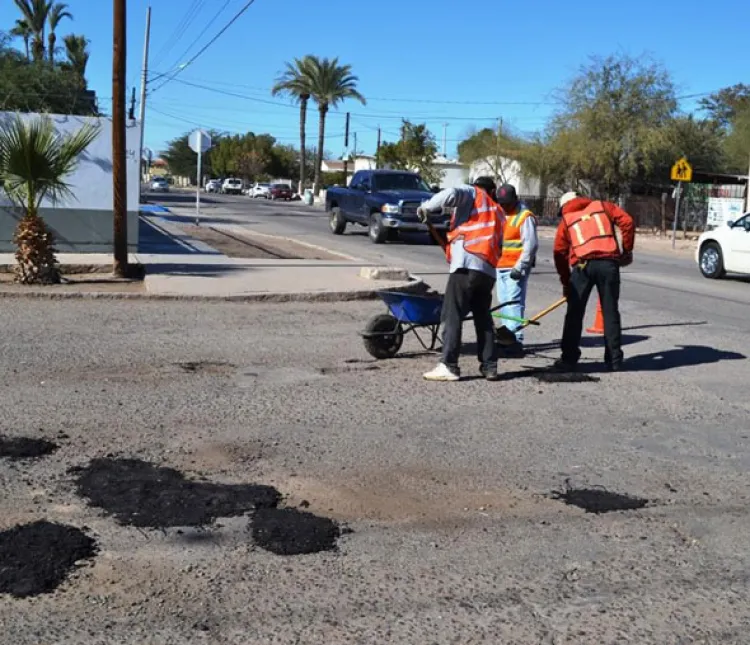 Retoman el programa emergente de bacheo en Caborca