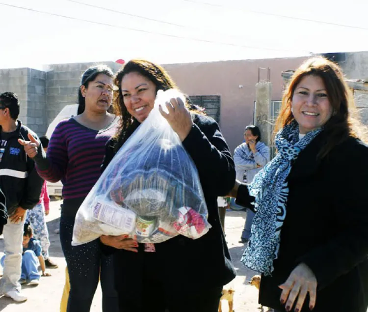 Acerca DIF sus  servicios a vecinos  de la Bicentenario