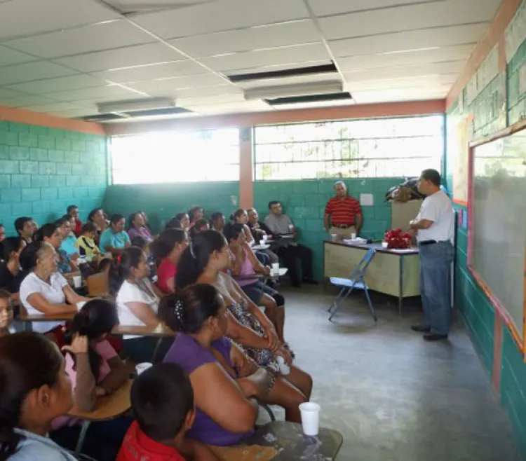 Quiere AEPAF  reactivar Escuela  para Padres