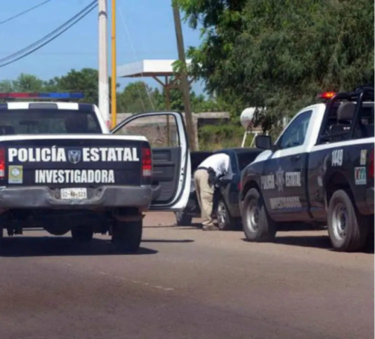 Detectan a sujeto en auto robado