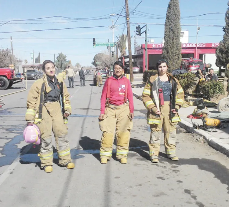 Capacitan Bomberos  a tres mujeres en AP