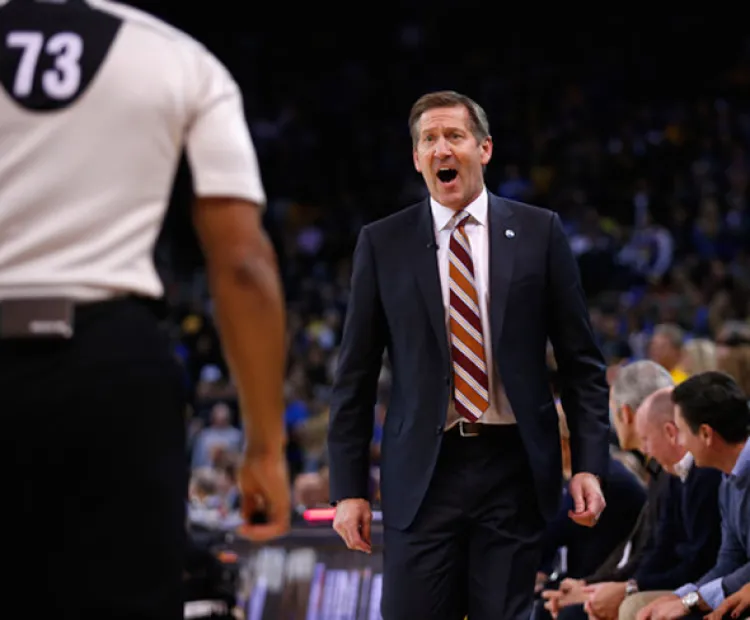 Soles despiden  a Jeff Hornacek