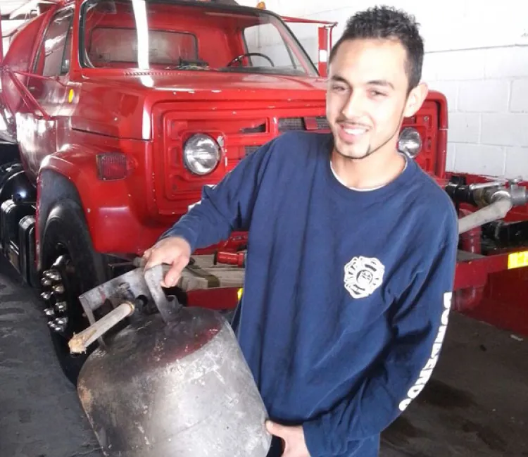 Le explota tanque de gas en la cara en Agua Prieta