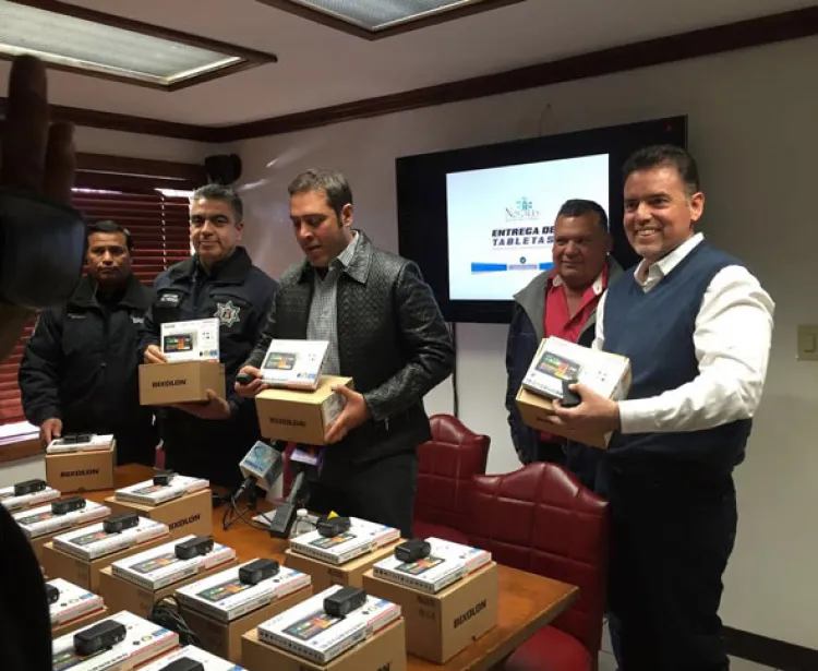 Recibe Ayuntamiento donación de tabletas para infracciones